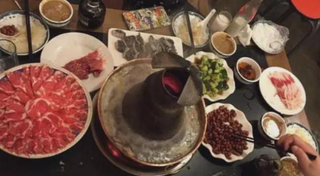 天冷了就该吃铜锅涮肉了 老北京地道风味