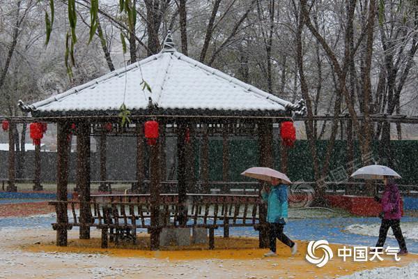 冷空气来袭新疆局地有强降雪 华北黄淮等地能见度转差