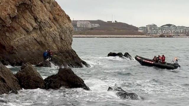 4驴友遇涨潮 女驴友2次落海身亡 悲剧再现海边攀岩险情