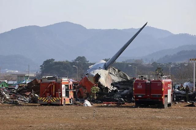 韩国否认机场跑道长度不足 事故致122人死亡