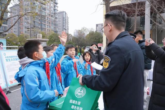 陕西5市1区倡议：禁售禁放烟花爆竹 提升环保意识